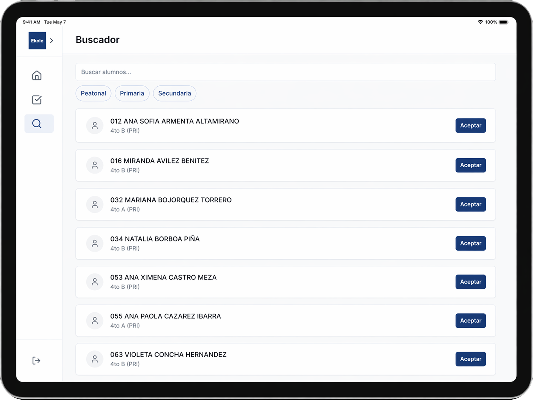 iPad con buscador Ekole: clave ingresada y alumno identificado